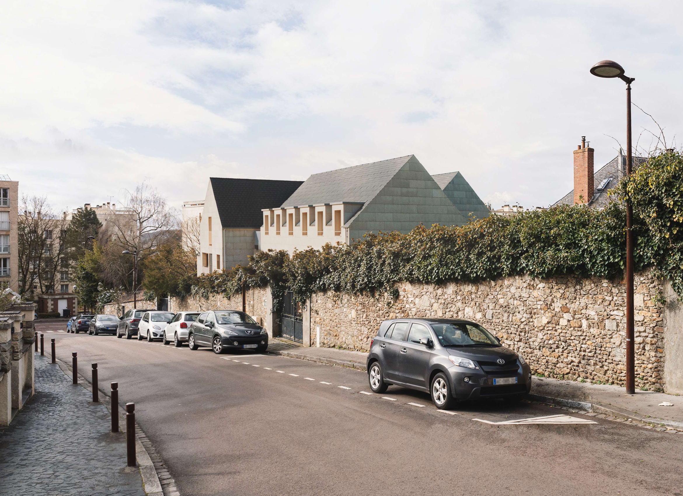 Vue artistique du projet fournie par le Groupe Duval dans le dossier de demande de permis de construire. Vue publiée avec le permis de construire. Vue depuis l'impasse de la Butte de Picardie vers le sud-ouest.